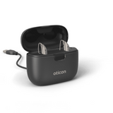 Oticon SmartCharger mit einem Kabel, Bild aus einem Winkel aufgenommen, Oticon More, Modell miniRITE R Hörgeräte mit Auzen unbegrenzten Service